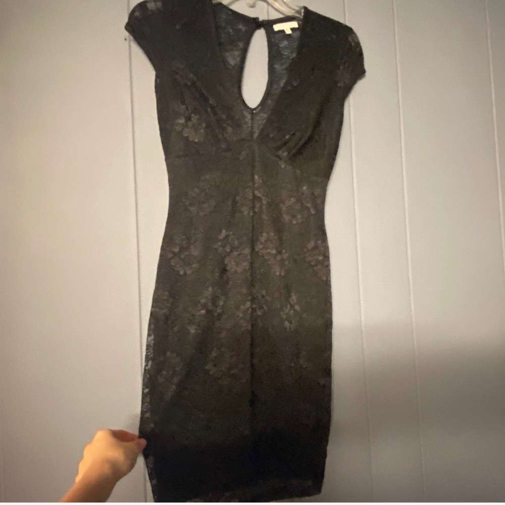 Lace vneck body con dress